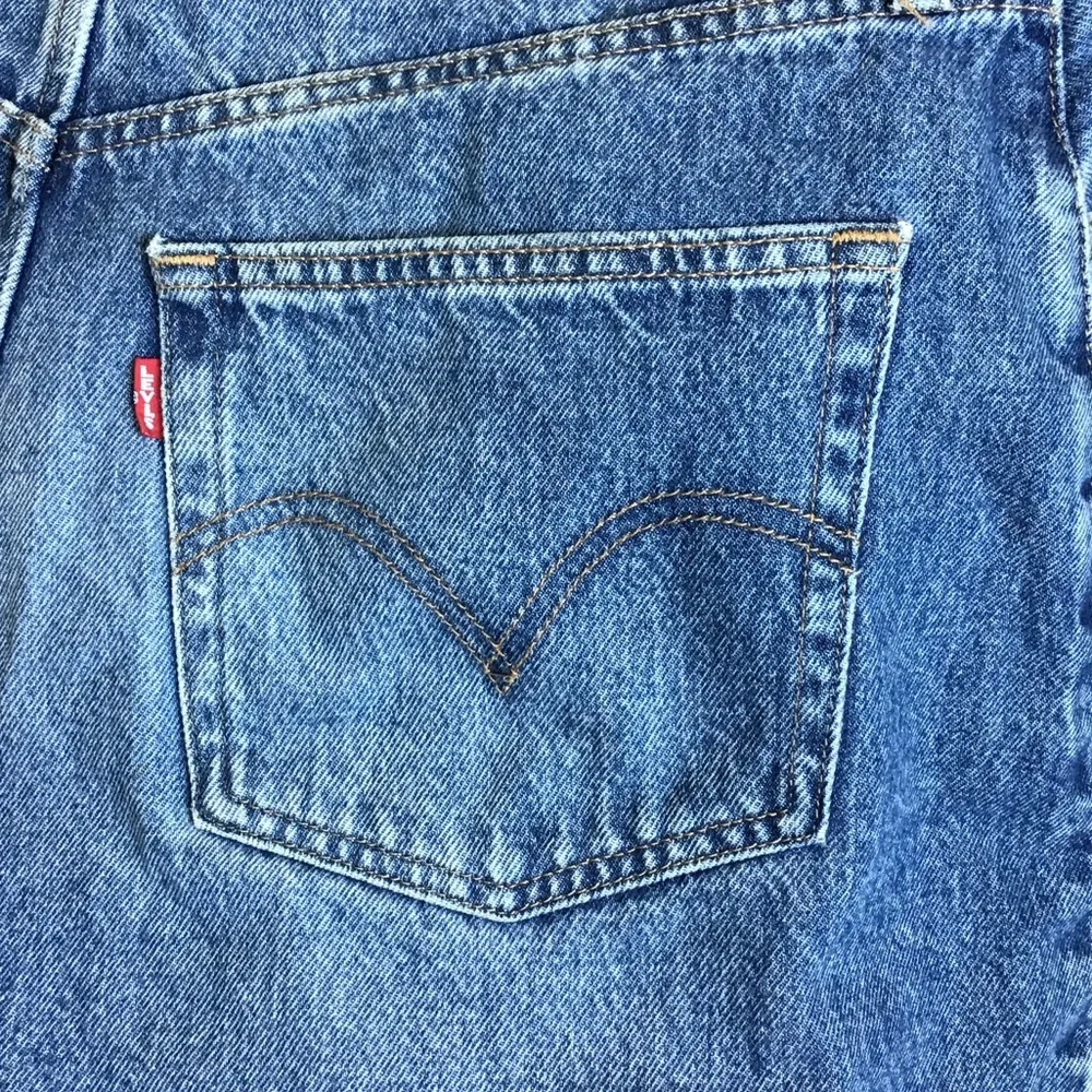 Levi’s High Rise Baggy Denim Shorts Worn Memory Jean Jorts W32 Flat 18" EUC - Picture 9 of 15